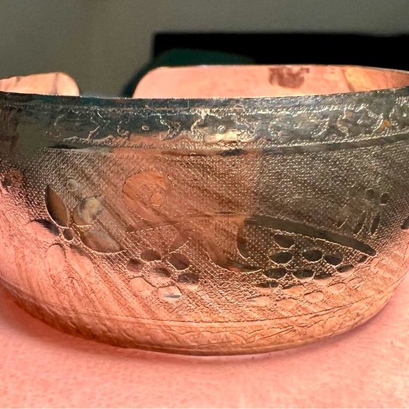 Elegant Silver Floral Bracelet - Picture 5 of 5